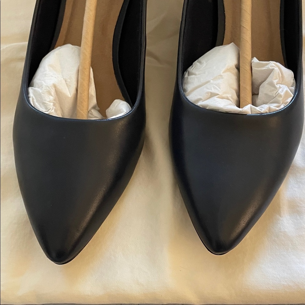 Clarks Women's Elegant Navy Heels - Picture 2 of 8